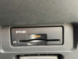 ETCならこんな利点が!!1. キャッシュレスシステムで、現金などを用意する必要無し!2. 料金所をノンストップで通過!3. 料金所付近での発進・停止の繰り返しがなくなり、排気ガスや騒音の発生が削減されます。