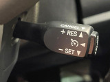 【クルーズコントロール】高速道路もラクラク走行。アクセルを離しても一定速度で走行ができ、長距離運転時の負担を軽減!加速・減速も簡単なスイッチ操作で調整できます。