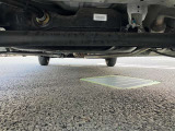下廻りもとてもキレイな状態です、長くお乗り頂けるよう弊社はサビ腐食のない車両を厳選仕入れしています!