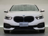 【キドニーグリル】BMWの代名詞。一目見ただけでBMWであると認識できる確固たるアイコンとして存在感を放ちます。