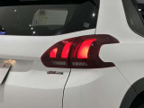 展示台数約40台、広い展示場、広いショールームルームで楽しいお車選びを。 お気軽にご連絡ください。
