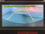 バックでの車庫入れも安心です! リアカメラが付いているバックモニター付のナビを装備しております。操作線もついており距離感も画面から確認できます。
