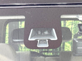 【エマージェンシーブレーキ】走行中に前方の車両等を認識し、衝突しそうな時は警報とブレーキで衝突回避と被害軽減をアシスト。より安全にドライブをお楽しみいただけます。