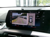 高画質の全周囲カメラが付いております。コーナーセンサーと併せてご利用いただくと駐車も楽々