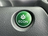 葉っぱマークのECONスイッチ!スイッチをONにするだけで、エンジンやエアコンなどを協調制御。燃費の向上に貢献します!