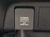 スマホや車載アクセサリーの電源確保に便利なアクセサリーソケットを装備。