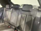 シートは適度な硬さによって長時間の運転でも疲れにくいと定評があります。国産車とは全く違った座り心地ですが、長年培われた欧州の椅子文化をご体感ください。