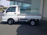 新車・中古車を取り揃えてお客様のご来店をスタッフ一同お待ちしております。