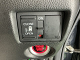 パワースライドドアの開閉はスマートキーのリモコンやドアノブは勿論、運転席側のスイッチ操作でも開閉ができ、安全・簡単です