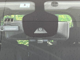 【エマージェンシーブレーキ】走行中に前方の車両等を認識し、衝突しそうな時は警報とブレーキで衝突回避と被害軽減をアシスト。より安全にドライブをお楽しみいただけます。