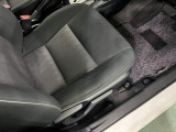 痛みの出やすい運転席シートの角、フロアマット、座面、ともに良好です