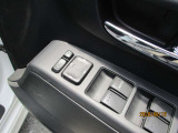 ドアミラーの鏡面の調節、格納は運転席からすべて操作できます!
