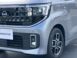 LEDヘッドライト&フォグランプ、ハロゲンランプと比べると白く自然に近い明るさで、ライトの照射角も調整できるため、視認性が高くなります。