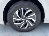 15インチ純正アルミホイール 185/65R15タイヤを装着。