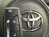 【キーレス】少し離れた場所からでもボタン一つでドアの開錠・施錠ができるのでとっても便利!ドアの鍵穴周りに傷をつけることもありません♪