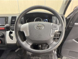 ステアリングスイッチ搭載!手を離さずに手元のスイッチでさまざまな操作が可能。運転中、視線をそらさなくても操作ができて安全です!