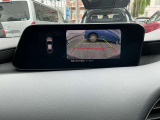 バックカメラ付き、後方視界も確保されており安心して駐車できます。