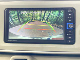 【バックカメラ】駐車時に後方がリアルタイム映像で確認できます。大型商業施設や立体駐車場での駐車時や、夜間のバック時に大活躍!運転スキルに関わらず、今や必須となった装備のひとつです!
