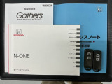 スマートキーは鍵をバッグに入れたままでもドアロックの開閉やエンジンのON・OFFができます。夜間や雨の日も鍵を探さなくて良いので便利です。