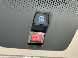 緊急時に「緊急通報ボタン」を押すと緊急サポートセンターにつながり、オペレーターが警察・救急への取次ぎを行います。(ご利用にはHonda Total Careプレミアムのお申込みが必要です)