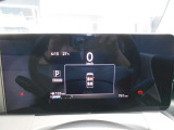 スピードメーターです。シンプルで運転中でも見やすいデザインですよ。
