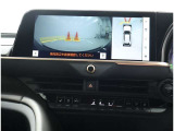 パノラミックビューモニター装備!トップビュー&フロントビュー・車両に取り付けたフロント、サイド、バックカメラの映像を合成して画面上に表示させることで、低速時の運転を補助する装置です。