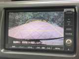 【バックカメラ】駐車時に後方がリアルタイム映像で確認できます。大型商業施設や立体駐車場での駐車時や、夜間のバック時に大活躍!運転スキルに関わらず、今や必須となった装備のひとつです!