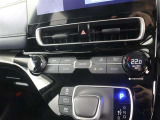 オートエアコン付車です。自動で温度と風量を設定する優れものです。