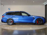 【BMWの伝統-3】BMWのお車は、&ldquo;駆け抜ける歓び&rdquo;を体現しております。走行の安定性とコーナリングの良さを追求し、思い通りにハンドルの操作可能です。