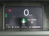 シンプルで視認性の良いメーター類です 。