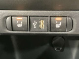 当店ではトヨタauショップ併設しております。お車と一緒にau携帯の機種変更も可能です♪また、自動車保険も取り扱っております。車の支払いと自動車保険の支払いをまとめてお支払い可能なプランもあります♪