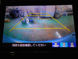 バックカメラの画像です。ガイドラインがスムースな車庫入れをサポートいたします。車庫入れの安心感がアップしますね。