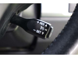【クルーズコントロール】搭載です。オンにしておけば、高速道路などでアクセルを踏み続けなくてもセットした一定速度を維持してくれます。運転する方の負担を軽減し、疲労軽減に貢献してくれます。
