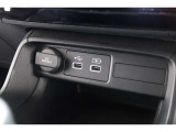 スマートフォンなどの音楽再生が可能なUSB接続ジャック装備車両です♪♪♪
