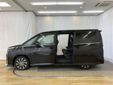 両側パワースライドドア付きだから、狭い駐車スペースなどでの 乗り降りラクラク!小さなお子さまのいるご家庭には嬉しい装備。