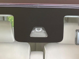 【スマートアシスト】走行中に前方の車両等を認識し、衝突しそうな時は警報とブレーキで衝突回避と被害軽減をアシスト。より安全にドライブをお楽しみいただけます。