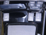 運転席と助手席にシートヒーターを装備しております。