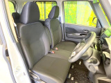 運転席シート廻りは使用感も少なく、良好な状態となっています。前オーナー様が丁寧に使っていたことがよくわかりますね。