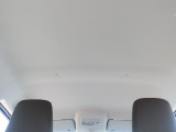 天井の状態も良好です。タバコを吸っていた車は、天井の色が変色してしまっているものもあります。中古車探しの際は、天井の状態も重要なポイントですよ!