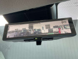 [スマートルームミラー]車両後方をミラーに映し出すため、悪天候の時でも視界は良好♪