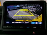 バックカメラの画像です。ガイドラインがスムースな車庫入れをサポートいたします。車庫入れの安心感がアップしますね。