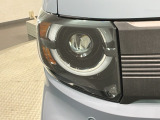 LEDヘッドライトは、点灯の瞬間から最大光量を発揮し、突然暗くなるトンネルなどでの安定感を高めます。