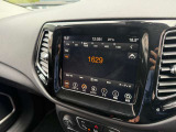 純正メモリーナビ・Bluetooth・USB・フルセグチューナー・カープレイ・アンドロイドオート対応の8.4インチUコネクト