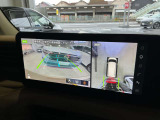 空から見たような映像で駐車ができるアラウンドビューモニター。ひと目でわかるセンサーに前後の衝突被害軽減ブレーキ付き。