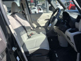 快適に運転できるドライブポジション!運転席シートリフターとシートスライドで、無理のない運転姿勢がとれます。