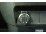【アクセサリーソケット】12Vのカー用品等の電源供給が可能です。