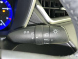 【オートライト】車外の明るさに応じて自動的にライトの点灯・消灯をしてくれます
