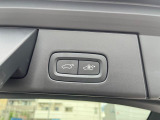 【パワーバックドア】スマートキーや運転席のボタンを押すだけでリアゲートが自動で開閉します!荷物を持っている時や、高い位置にあるバックドアを閉める際に便利な機能です。
