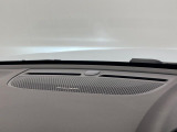 【harman kardon】ハーマンカードンのHi-Fiスペシャリストと共に、モデル別に開発・設計された専用チューニングが臨場感溢れる音響空間を実現しています。