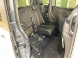 後席をはね上げれば、「もうひとつの荷室」が生まれます。